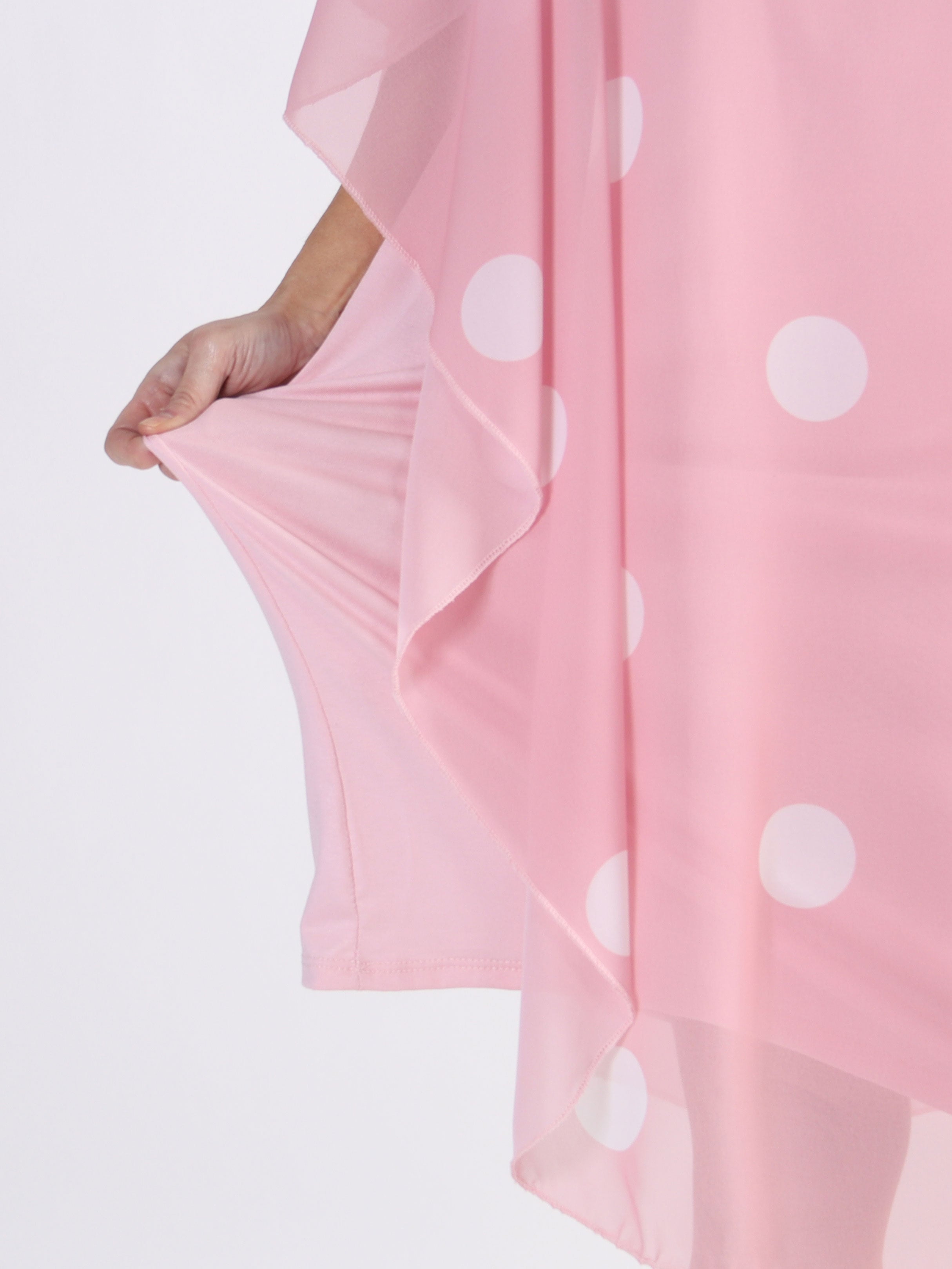 Kenya Dot - Tunikaklänning i plus size med prickigt chiffonglager